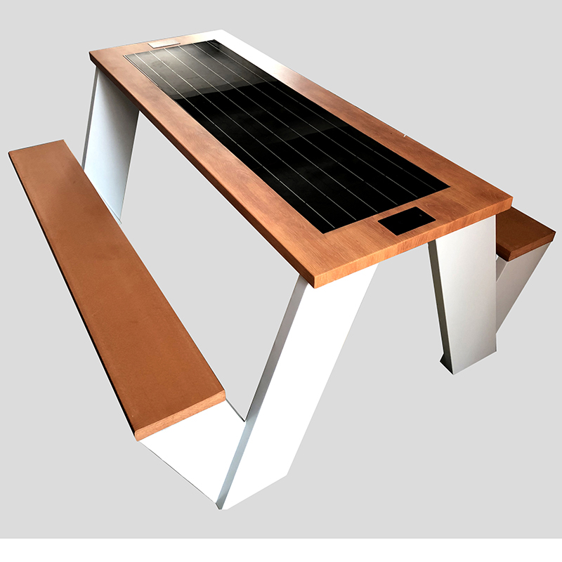 Carregamento por telefone movido a energia solar e mesa de piquenique de madeira inteligente gratuita para WiFi